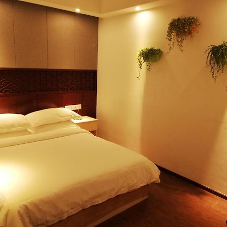 Royal Holiday Hotel Yangon Esterno foto