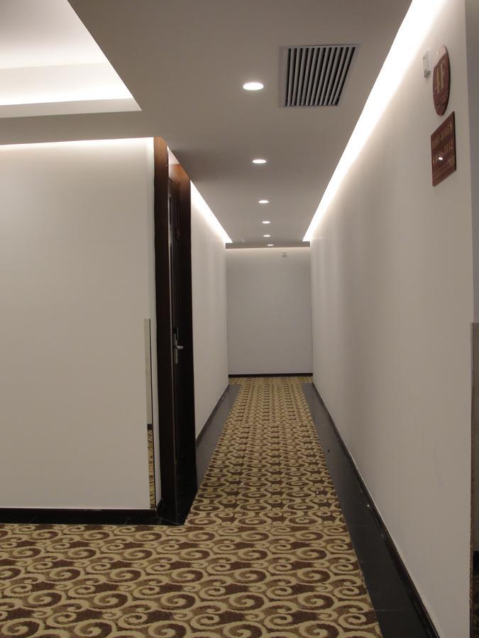 Royal Holiday Hotel Yangon Esterno foto