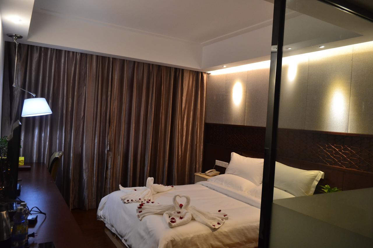 Royal Holiday Hotel Yangon Esterno foto