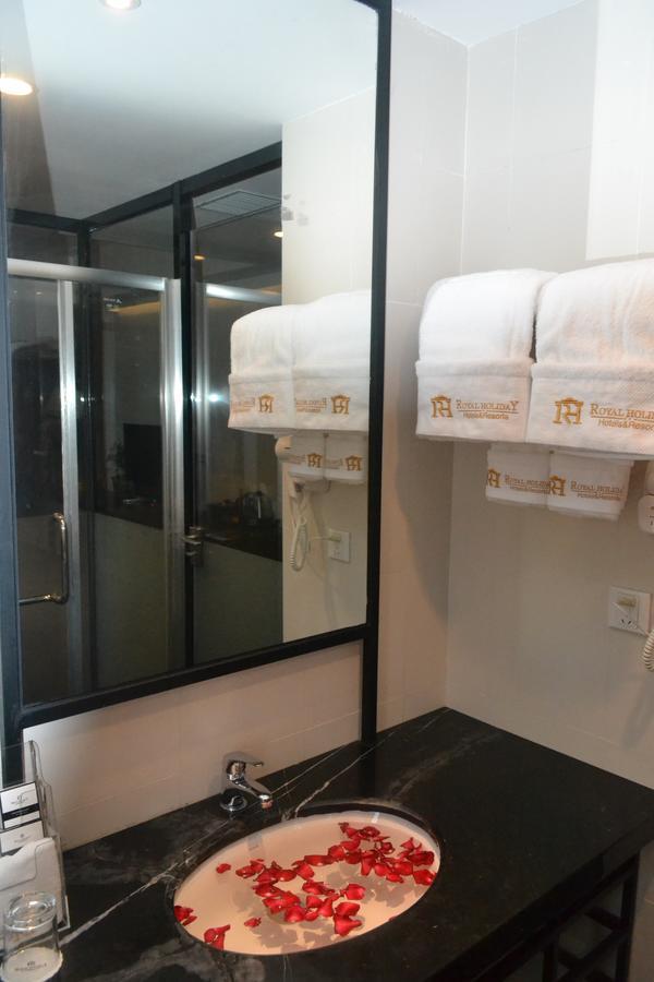 Royal Holiday Hotel Yangon Esterno foto