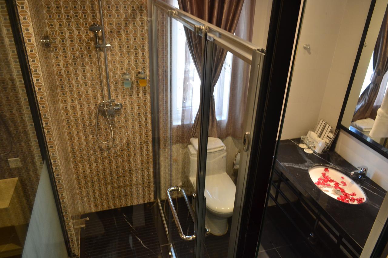 Royal Holiday Hotel Yangon Esterno foto