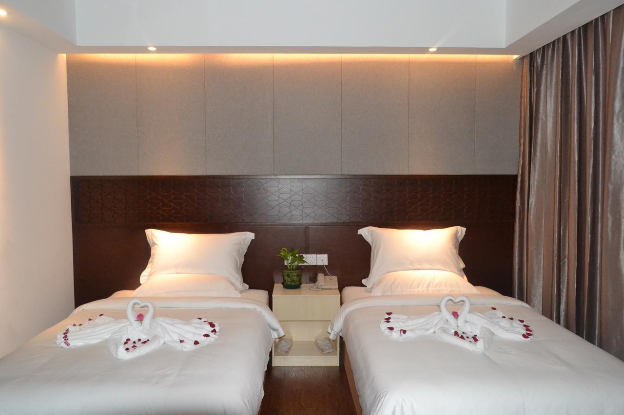 Royal Holiday Hotel Yangon Esterno foto