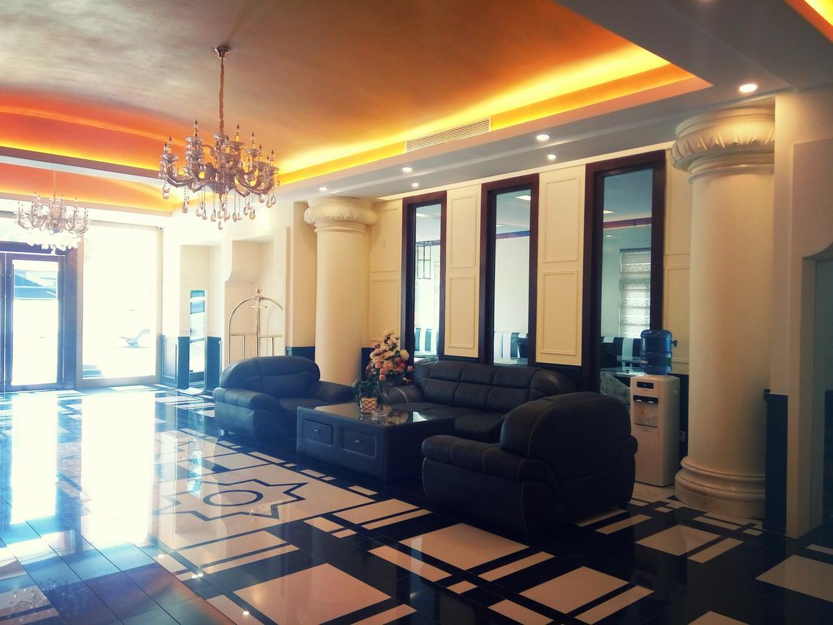 Royal Holiday Hotel Yangon Esterno foto