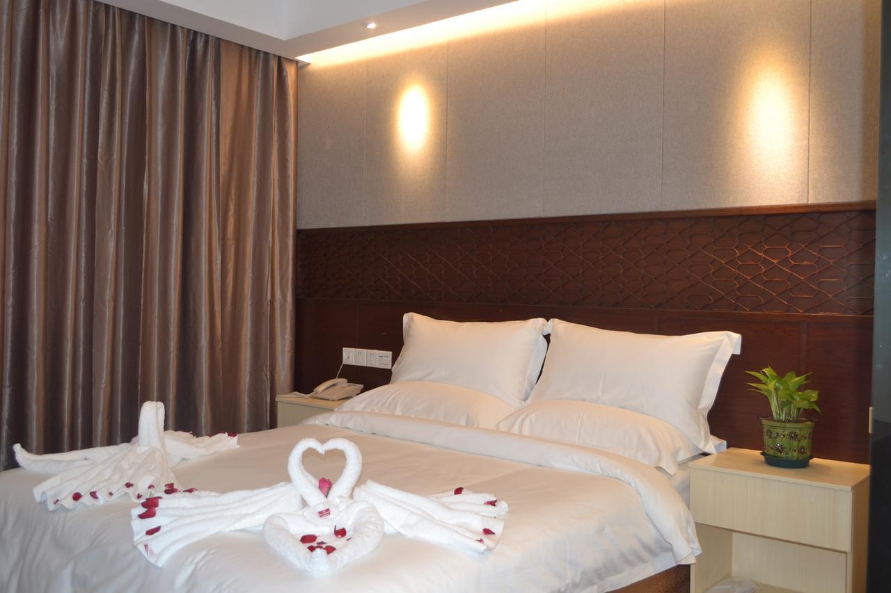 Royal Holiday Hotel Yangon Esterno foto