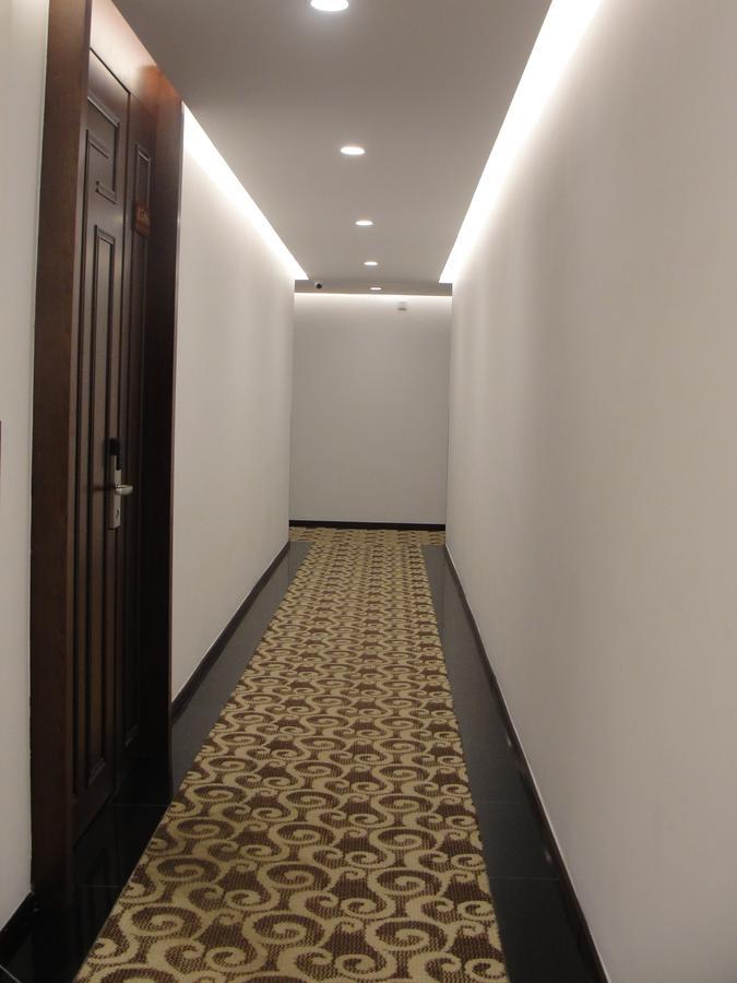 Royal Holiday Hotel Yangon Esterno foto