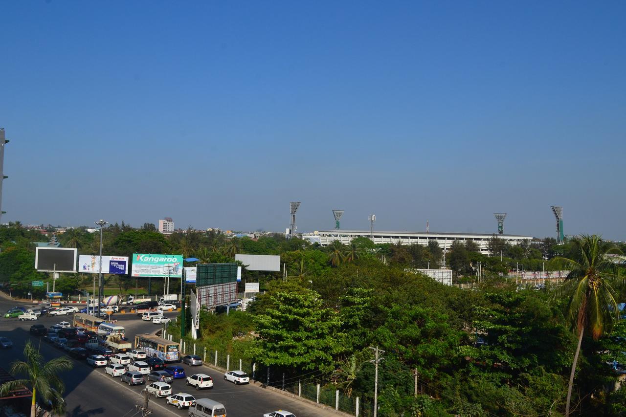 Royal Holiday Hotel Yangon Esterno foto