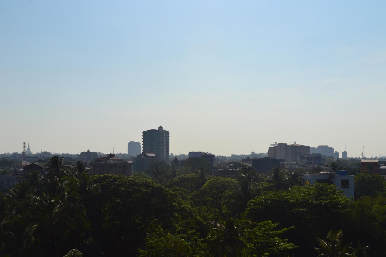 Royal Holiday Hotel Yangon Esterno foto