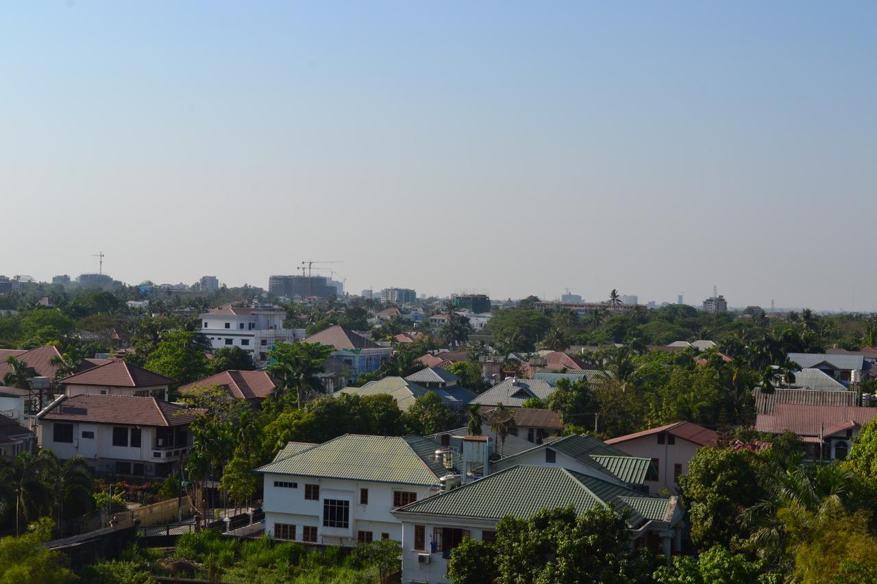 Royal Holiday Hotel Yangon Esterno foto