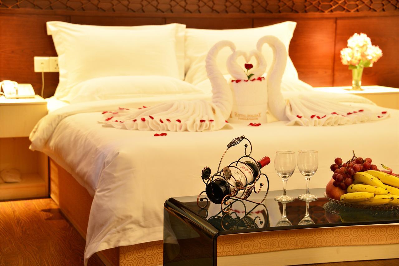 Royal Holiday Hotel Yangon Esterno foto