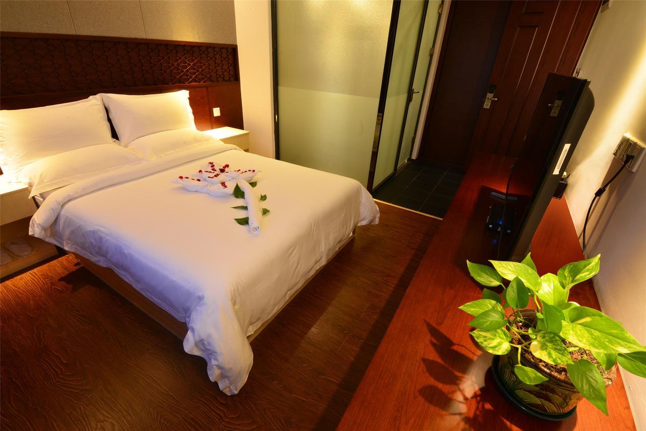 Royal Holiday Hotel Yangon Esterno foto