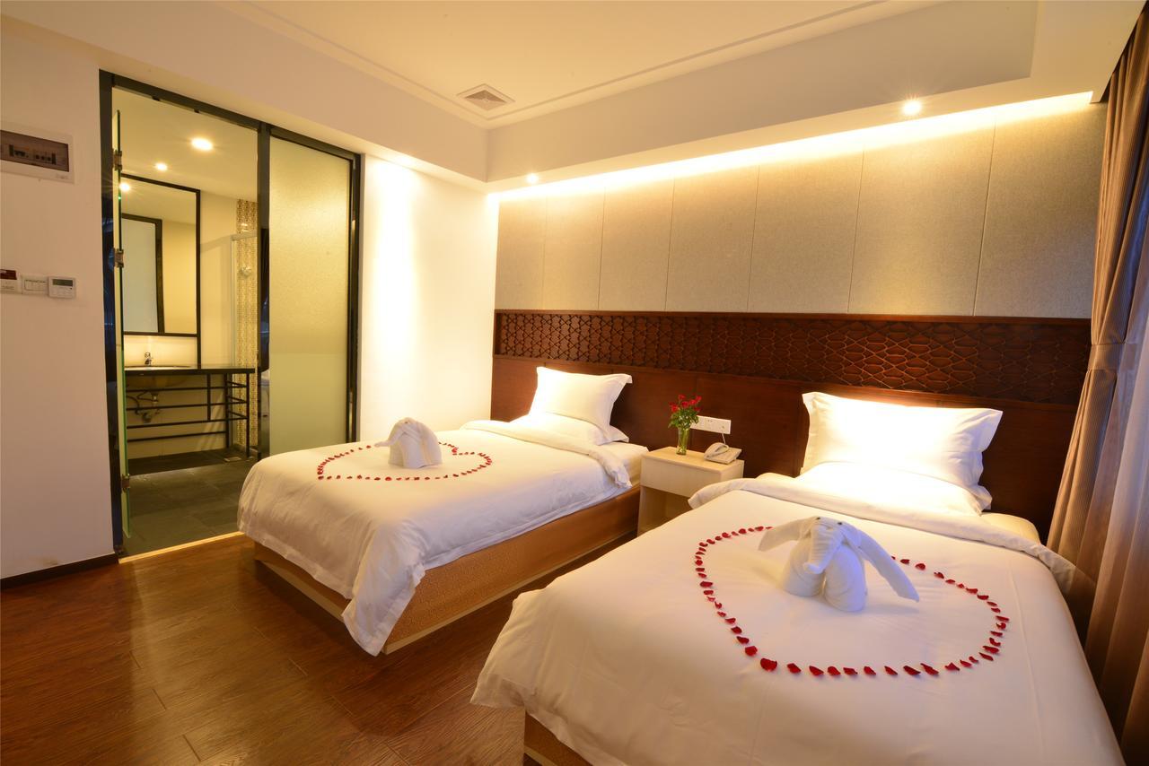Royal Holiday Hotel Yangon Esterno foto