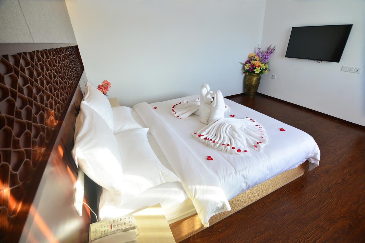 Royal Holiday Hotel Yangon Esterno foto