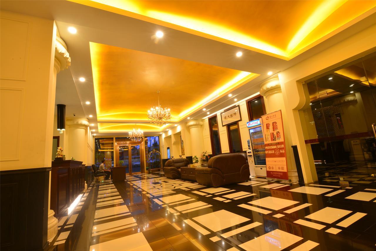Royal Holiday Hotel Yangon Esterno foto