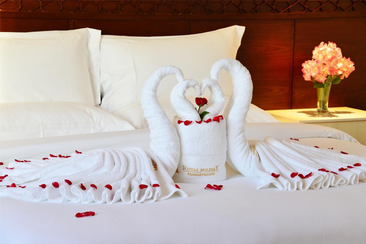 Royal Holiday Hotel Yangon Esterno foto