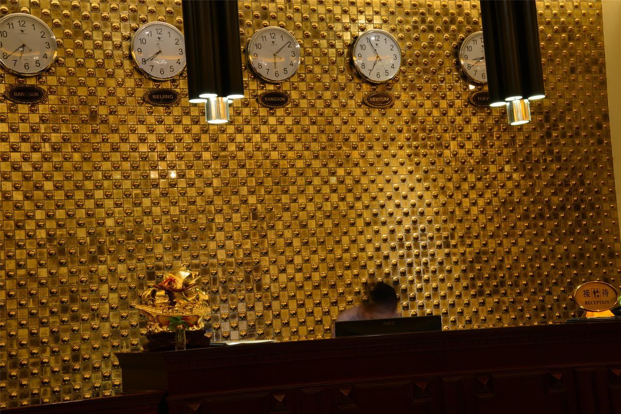 Royal Holiday Hotel Yangon Esterno foto