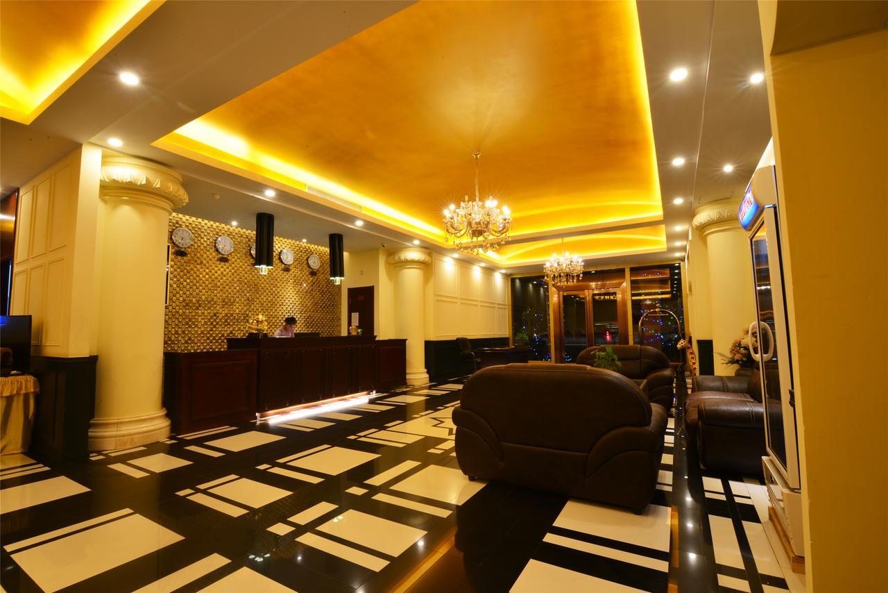 Royal Holiday Hotel Yangon Esterno foto
