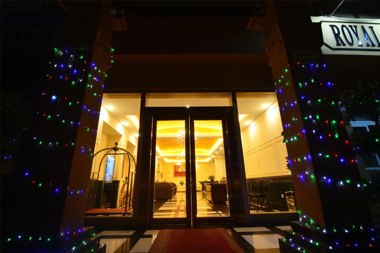 Royal Holiday Hotel Yangon Esterno foto