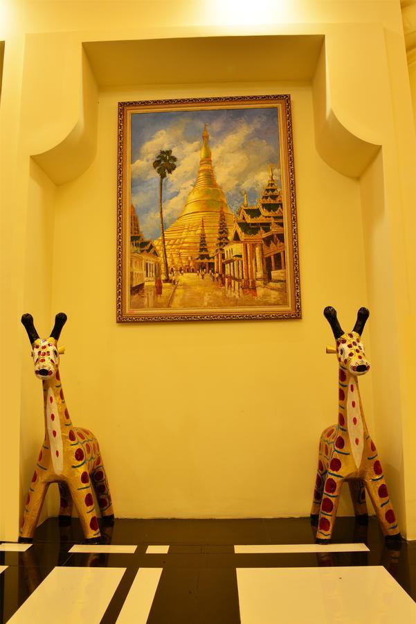 Royal Holiday Hotel Yangon Esterno foto