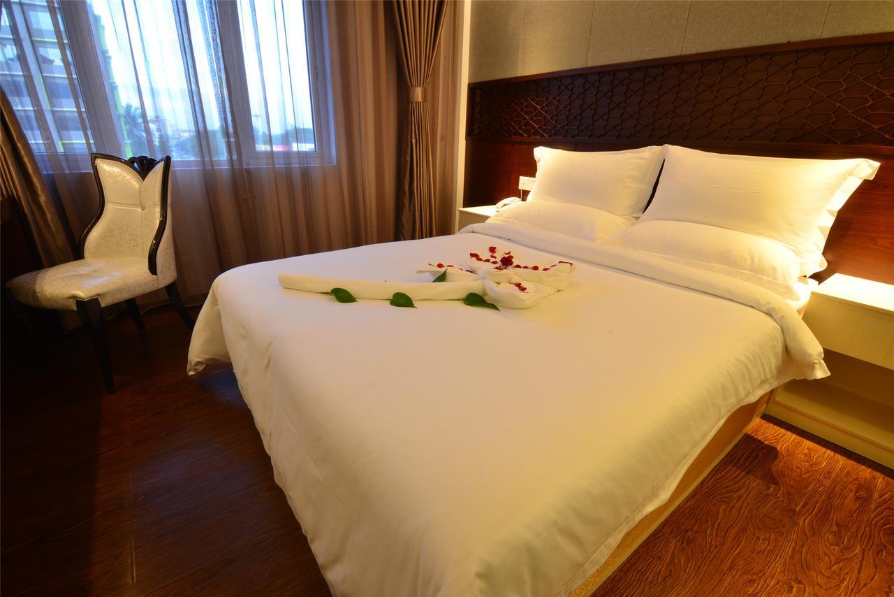 Royal Holiday Hotel Yangon Esterno foto