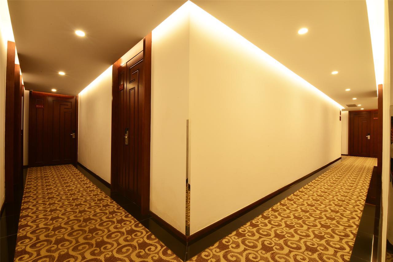 Royal Holiday Hotel Yangon Esterno foto