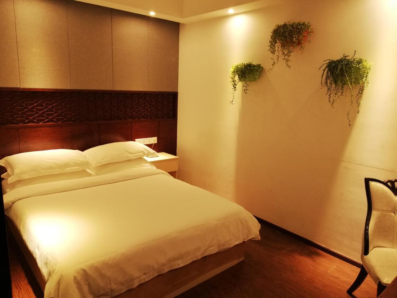 Royal Holiday Hotel Yangon Esterno foto